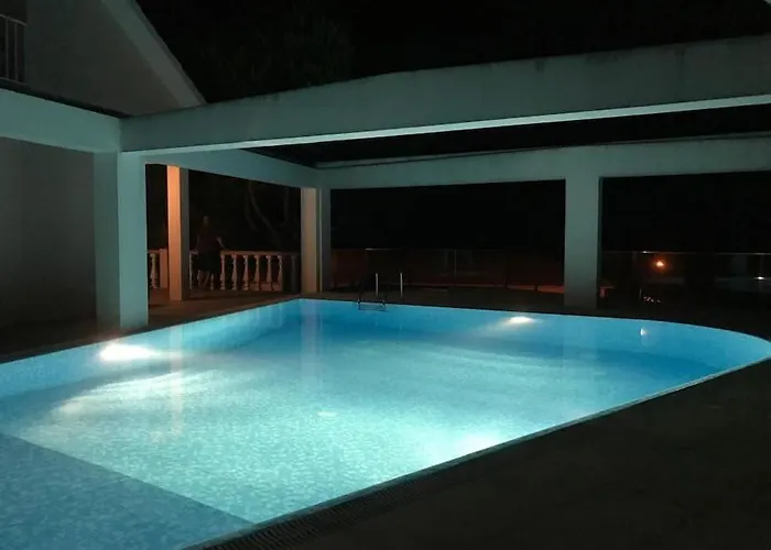 Ocean T1 Vista Mar E Piscina Em Varadouro Faial *