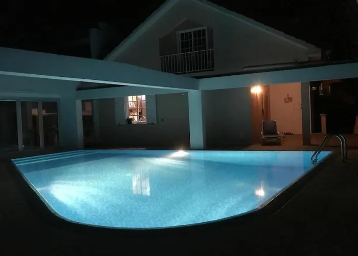 Ocean T1 Vista Mar E Piscina Em Varadouro Faial * Capelo